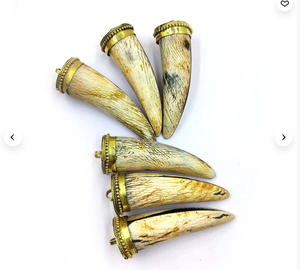 Colgante Decorativo Artesanal de Cuerno de Búfalo Tallado con Patrón Animal, Artesanía Natural A B C D E - Product Image 6