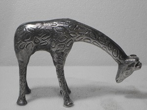 Escultura de Jirafa Hecha a Mano en Aluminio, Encontrar un Icono Similar, Escultura de Jirafa Moderna Grande de Metal Fundido - Product Image 3