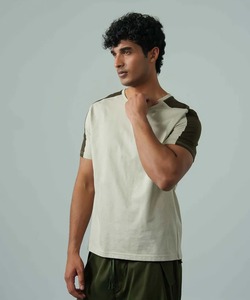 Camiseta de manga corta para hombre con bloques de color, cuello redondo, ajuste regular, informal, con panel de hombro en contraste, de punto suave y de alto gramaje - Product Image 5