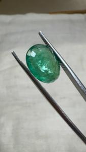 Vente en gros de pierres précieuses vertes certifiées, émeraude naturelle de Zambie de 4,39 carats, taille ovale, pour la fabrication de bagues, pendentifs et bijoux - Product Image 2