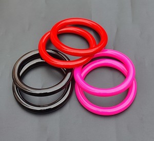 กำไลข้อมือสีชมพูสด สีแดง สีดำ เรซิ่นเรียบง่าย กำไลเครื่องประดับเรซิ่น สไตล์ทันสมัยสำหรับใส่ทุกวัน กำไลเรซิ่นแฟชั่นสมัยใหม่ - Product Image 1