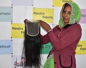 Extensions de cheveux humains Remy vierges à cuticules alignées, de donneur unique, indiennes brutes, couleur naturelle, avec closure double trame 5*5, fabriquées à la machine - Product Image 1