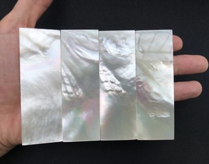 Perle de nacre naturelle polie, carrée, faite à la main, style nautique moderne, objet de collection artistique, 100x38x2mm, provenant de l'Uttar Pradesh - Product Image 5