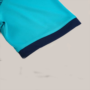 เสื้อฟุตบอลผู้ชายสีน้ำเงินไล่เฉดสี แขนสั้น คอวี ระบายเหงื่อได้ดี ผลิตจากโพลีเอสเตอร์ ทรงปกติ ใส่ได้ทุกฤดู - Product Image 4