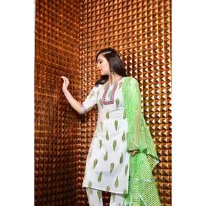 Conjunto de Traje de Mujer en Chifón de Algodón Blanco con Estampado de Hojas - Talla XS - Product Image 2