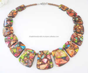 Collar con bordado de cuentas de cristal artístico único, joyería hecha a mano para un aspecto llamativo, audaz y moderno - Product Image 6