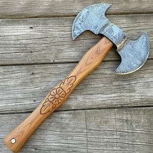 Hacha de doble cabeza de acero de Damasco, herramienta utilitaria de alta calidad para exteriores con mango de madera. - Product Image 4