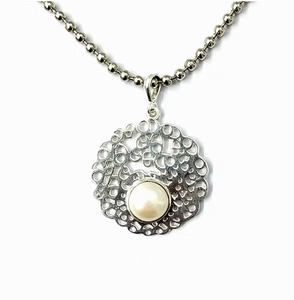 Pendentif minimaliste en perle blanche, argent sterling, délicat, unisexe, à porter à toute occasion, anti-ternissement - Product Image 3