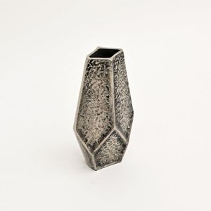 Florero contemporáneo de aluminio con diseño elegante para la decoración interior de apartamentos y oficinas modernas. - Product Image 2