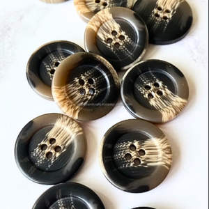 Botones de cuerno de búfalo negro genuino con tono blanco natural Calidad Premium - Product Image 4