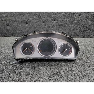 ชุดหน้าปัดเรือนไมล์มือสองสำหรับรถยนต์ C-class รุ่น A2045403748 - Product Image 1