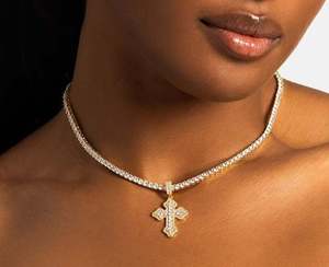 Collier pendentif croix en moissanite plaqué or 18 carats de luxe, taille brillant rond, sertissage pavé, chaîne maille forçat, bijoux chrétiens unisexes - Product Image 6