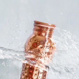 Botella de cobre que ofrece un atractivo visual para las compras impulsivas en tiendas minoristas y un alto nivel de engagement del cliente - Product Image 6