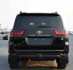 Toyota Land Cruiser VXR 3.5L V6 Noir 2024 d'occasion avec faible kilométrage, sièges en cuir, jantes en alliage, pack technologique Bluetooth - Product Image 3