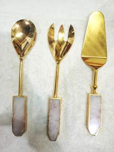 Juego de 3 Cucharas para Servir Hechas a Mano con Asas de Ágata Roja, Pulimentadas, de Gujarat - Intersección entre la Belleza Natural y el Lujo Moderno - Product Image 6