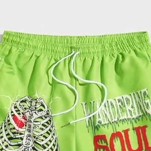 Shorts de bain imprimés verts pour hommes, motif squelette Wandering Soul, séchage rapide, taille élastique, style urbain - Product Image 3