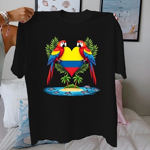 Bandera colombiana Diseño de corazón 100% Algodón puro Camiseta de mujer Ajuste cómodo Estilo casual con patrón impreso - Product Image 4