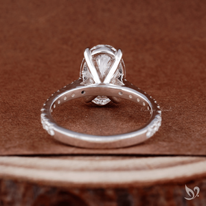 Anillo de compromiso de lujo de oro blanco de 10K con diamante ovalado de laboratorio de 3 quilates, engaste catedral y banda pavé, certificado IGI - Product Image 3