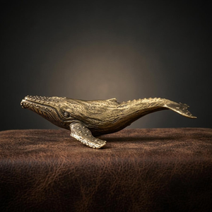 Escultura de ballena de latón hecha a mano, figura detallada de ballena jorobada, estatua de animal marino, decoración náutica costera para mesa del hogar - Product Image 2