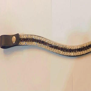 Chaîne en métal personnalisée à 5 rangées de cristaux violets et clairs méga bling fait à la main en forme de vague noire en cuir bande de front de cheval en plein épi - Product Image 3