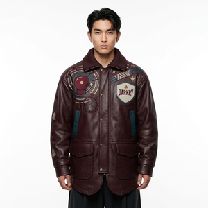 Veste en cuir bordeaux pour homme, manteau long de style universitaire rouge vin, broderie astronomique du zodiaque, poche à rabat, col rabattable, vêtement d'extérieur - Product Image 1