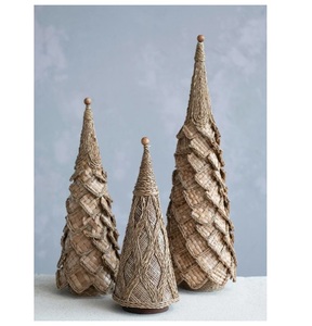 Diseño de tendencia en la industria: Árbol cónico de junco marino natural tejido a mano, decoración navideña hecha a mano, decoración rústica para las fiestas, ecológica. - Product Image 1