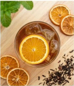 Infusion de thé noir à la cannelle et à l'orange avec tranches d'orange séchées et bâtonnets de cannelle dans un verre, marque NMPT, bon prix - Product Image 6