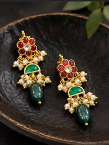 ต่างหูทรงกลมประดับเพชรทรงดอกไม้ชุบทองคำขาว 14K สำหรับผู้หญิง ยี่ห้อ Tishya พร้อมเพชรโมอิสซาไนต์เทียม เหมาะสำหรับงานแต่งงาน - Product Image 4