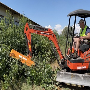 Mini-excavatrice Kubota avec broyeur offrant une puissance exceptionnelle pour le défrichement, le débroussaillage et les travaux de développement de chantier - Product Image 1