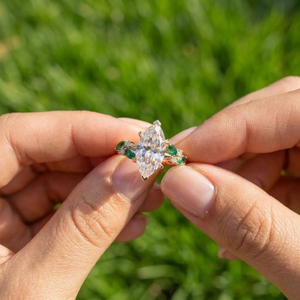 Anillo de compromiso de plata de ley 925 con moissanita de corte marquesa, engaste de púas, diseño de flor chapado en oro de moda, engaste de canal para - Product Image 2