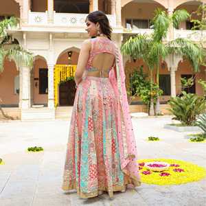 Lehenga en mousseline de coton style bohème Jasmine, taille XS, coupe ajustée, avec détails patchwork et motif Leheriya, idéal pour les mariages - Product Image 1