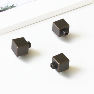 Poignée de meuble moderne et contemporaine en alliage de zinc, durable et écologique, finition bronze vintage, pour chambre et cuisine - Product Image 1