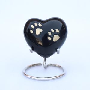 Urna de Cremación Moderna de Latón con Forma de Corazón para Mascotas, Grabada, Hecha a Mano, de Alta Calidad - Product Image 2