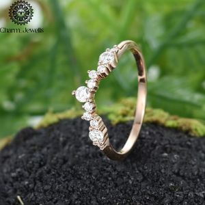แหวนหมั้น Charm_Jewells สีโรสโกลด์ ประดับเพชรโมอิสซาไนต์ทรงกลมเจียระไนแบบบริลเลียนท์ ตัวเรือนแบบหนามเตย ดีไซน์คลาสสิกสำหรับผู้หญิง - Product Image 6