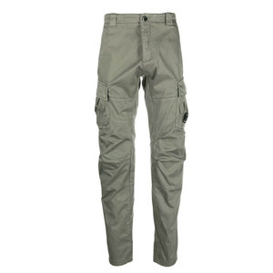 Pantalon cargo vert olive pour homme, plusieurs poches, style workwear en toile, taille mi-haute, fermeture boutonnée, idéal pour le printemps - Product Image 1