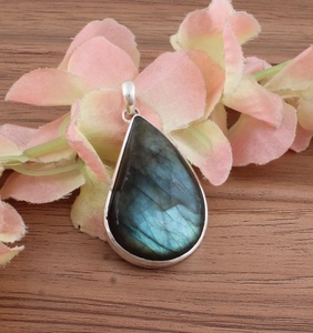 Colgante de Labradorita Natural en Plata de Ley, Gema Azul Fuego, Joyería Clásica, Bañada en Rodio, Certificada por IGI, para Ocasiones Especiales - Product Image 3