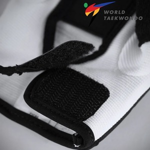 ถุงมือเทควันโดคุณภาพสูง ขายดีที่สุด ได้รับการรับรองมาตรฐาน WT สำหรับทุกเพศ ปรับแต่งได้ ใช้สำหรับฝึกซ้อมและการแข่งขัน ป้องกันมืออย่างมืออาชีพ - Product Image 4