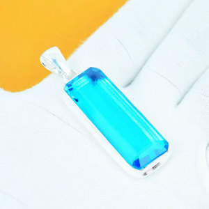 Collar de Plata de Ley 925 Hecho a Mano con Topacio Azul, Corte Baguette Rectangular Grande, Color Azul Cielo - Product Image 1