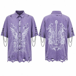 Camisa gótica de manga corta para hombre, color granate, con estampado de llamas, cadenas y dobladillo rasgado, estilo casual, para verano. - Product Image 4