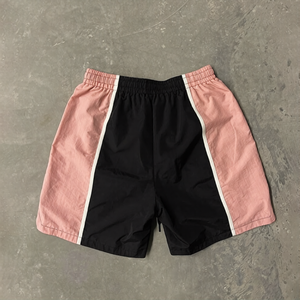 ชุดเซ็ตเสื้อฮู้ดดี้และกางเกงขาสั้นผ้าไนลอนยับแบบสั่งทำพิเศษ พร้อมโลโก้สตรีทแวร์แบบกำหนดเองสำหรับผู้ชาย - Product Image 5