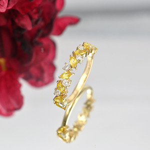 Vendeur Vérifié – Bague Éternité en Or Jaune 14 carats avec Saphir Jaune Naturel Taille Marquise 4x2mm et Diamants, Bijou de Mariage Empilable - Product Image 5