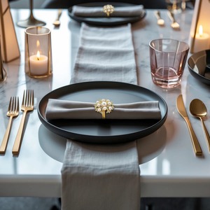 Elegantes Anillos para Servilletas con Diseño Floral Dorado y Perlas, Juego de 4 para una Cena Sofisticada, Porta Servilletas de Metal Dorado de Lujo con Forma de Flor - Product Image 6