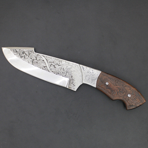 Cuchillo de caza de hoja fija de acero inoxidable con mango verde y diseño de punta de gota con patrón grabado - Product Image 5