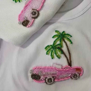 Chaleco sin mangas de verano con bordado de cuentas, diseño de flor de hibisco y concha rosa, estilo tropical, con parche de coche, Top de tirantes de algodón acanalado blanco, del mejor proveedor - Product Image 2