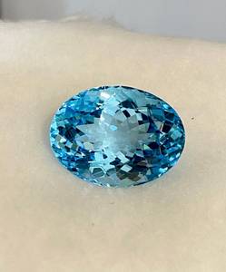 พลอยโทแพซสีฟ้าธรรมชาติจากราชสถาน ทรงบริลเลียนท์คัท  แบบเม็ดเดี่ยว Zubeda Gems รับรองโดยผู้ตรวจสอบอิสระ เปลี่ยนสีได้  ประจำเดือนธันวาคม - Product Image 1