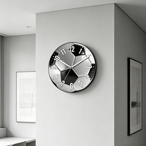 Reloj de Pared Analógico de Cuarzo Silencioso con Diseño de Fútbol en 3D, Cristal Convexo de 14 Pulgadas, Decoración para Habitación de Niños, Sala de Juegos, para Fanáticos del Deporte - Product Image 3