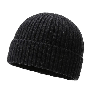 Elegante Gorro de Punto Bicolor con Bloques de Color Diagonales, Cálido, en Beige y Gris Carbón, con Tejido Acanalado, para Hombre - Product Image 2