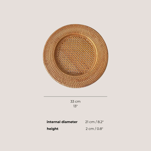 Plateau décoratif rond en rotin de 16 pouces, fait main, en osier, pour la présentation sur les tables d'hôtels et de restaurants - Product Image 1