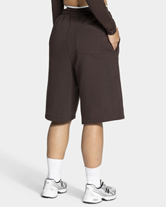 Shorts pour femmes de qualité supérieure, brodés avec logo personnalisé, shorts bermudas marron avec bordure contrastante blanche, shorts à genoux contrastants. - Product Image 4