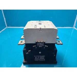 Contactor de Potencia IEC Eaton XTCE500M XTCE 500M Usado, Piezas de Equipos Semiconductores Legados - Product Image 2